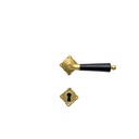 Ovenpainike, Björkboda 25, yksinkertainen malli, vanhaan oveen, messinki ja musta puukahva, avainkilvillä