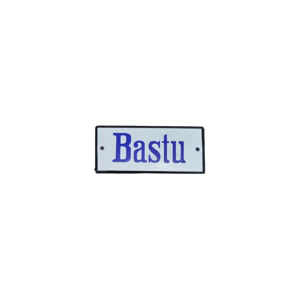 Emalikyltti Valkoinen pohja jossa mustalla teksti Bastu Tummansininen reunus 110 x 50 mm